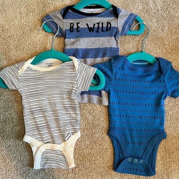 Newborn Onesies (Never Worn) - Picture 1 of 1